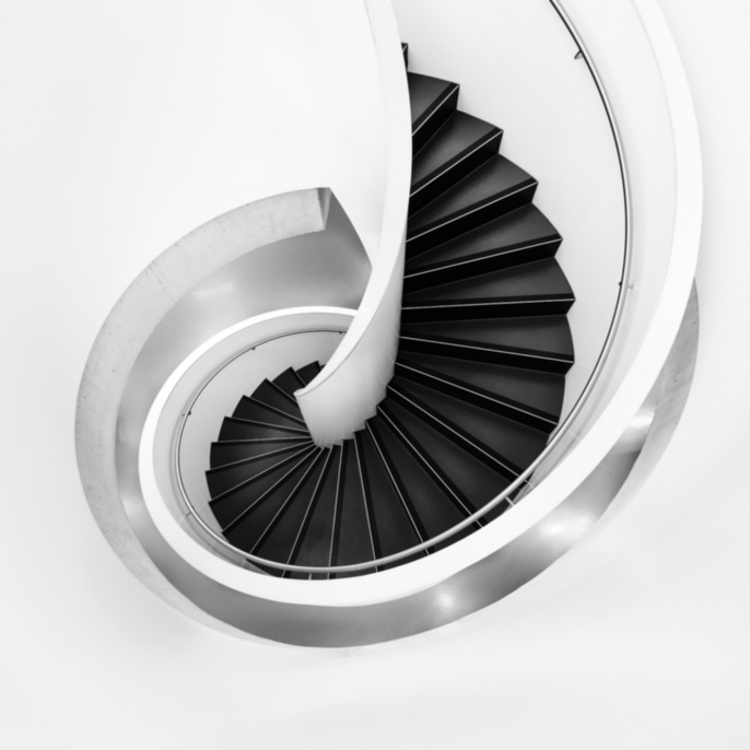'Schwarze Treppe' von Dominik Flöß